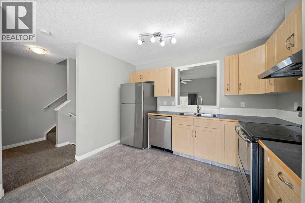 213 Copperfield Lane Se, Calgary, Alberta  T2Z 4T2 - Photo 4 - A2262160