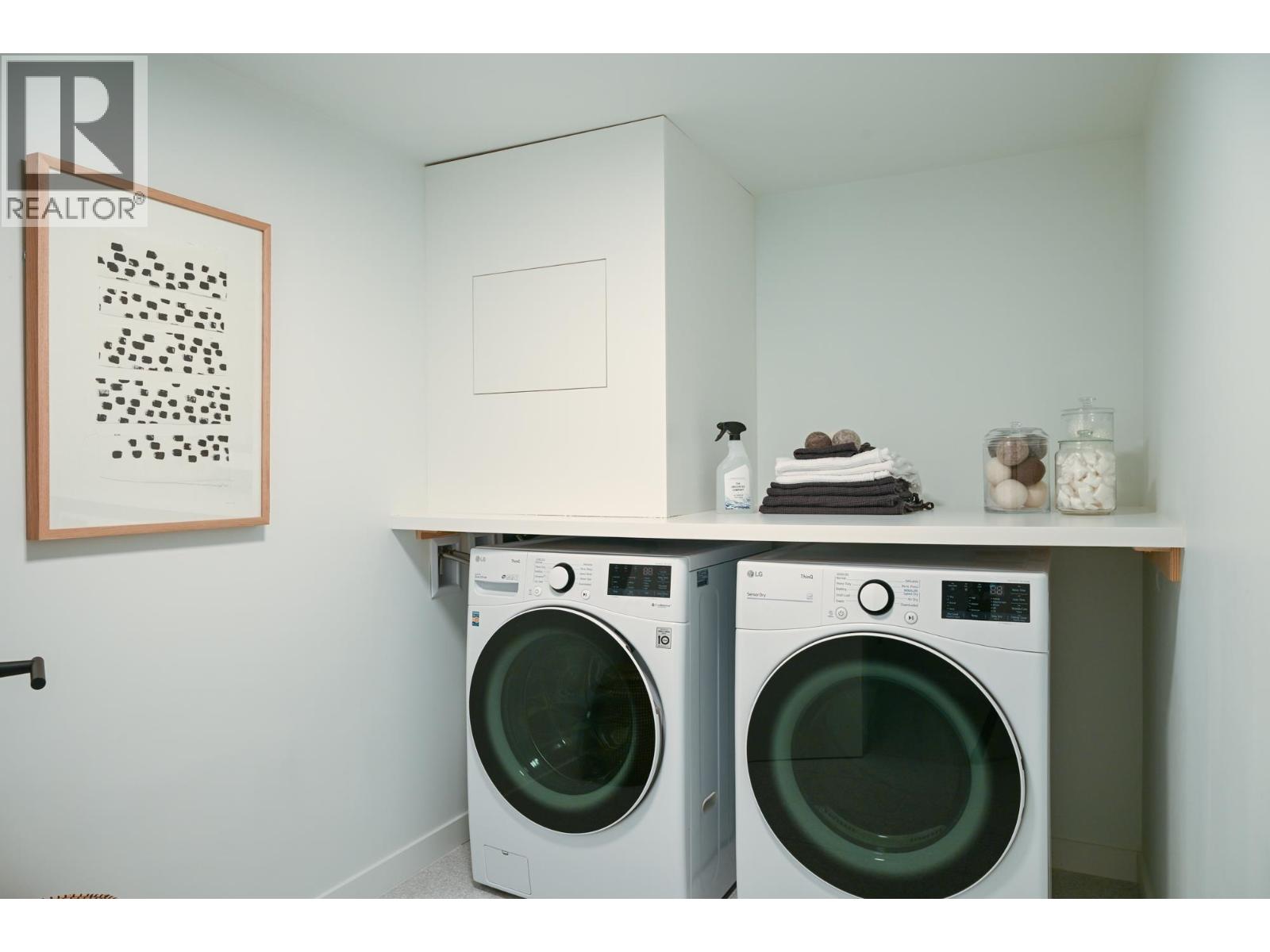 211 2045 Heritage Park Lane, North Vancouver, British Columbia  V7H 0E3 - Photo 9 - R3056736