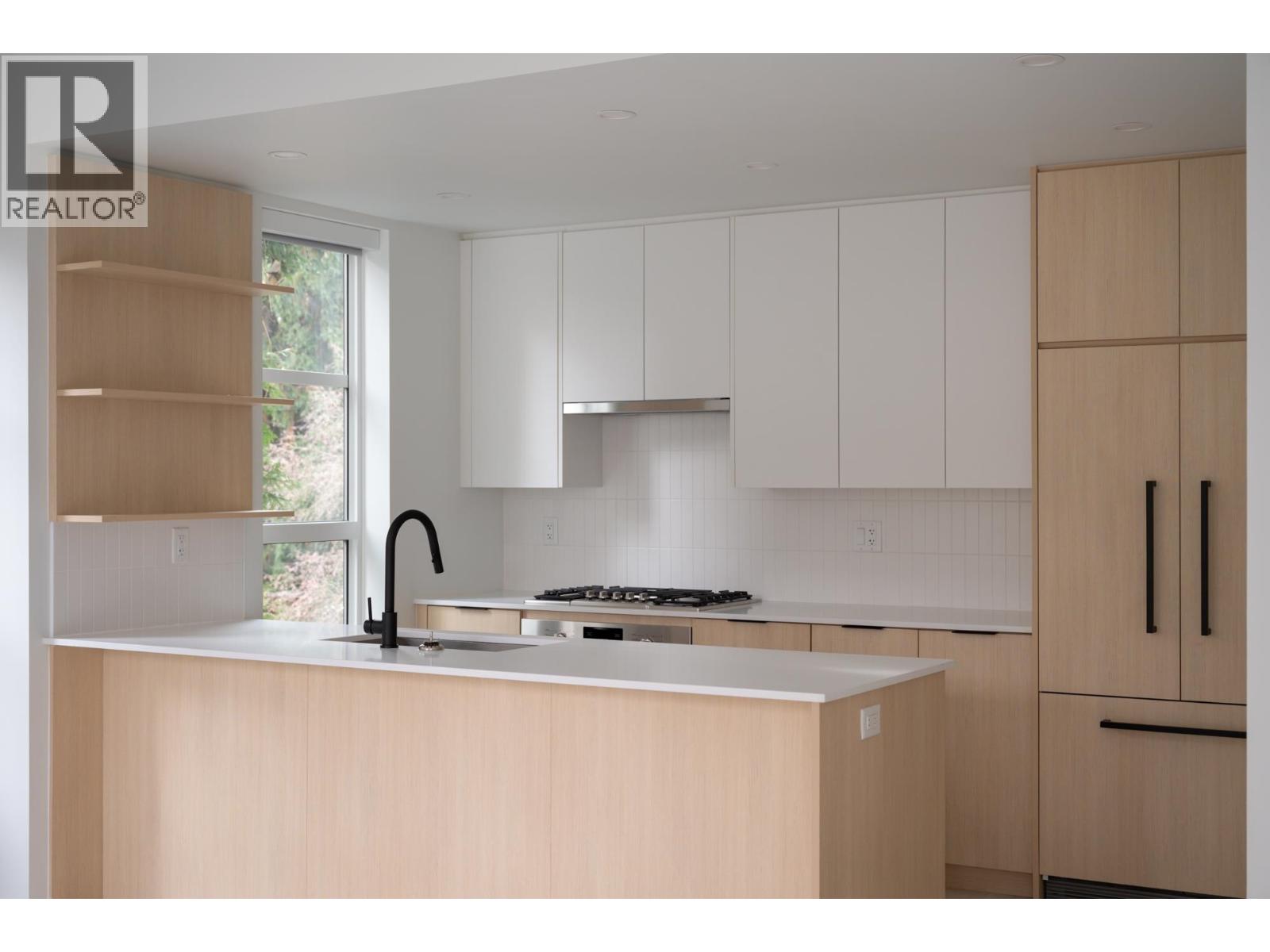 211 2045 HERITAGE PARK LANE, North Vancouver, British Columbia