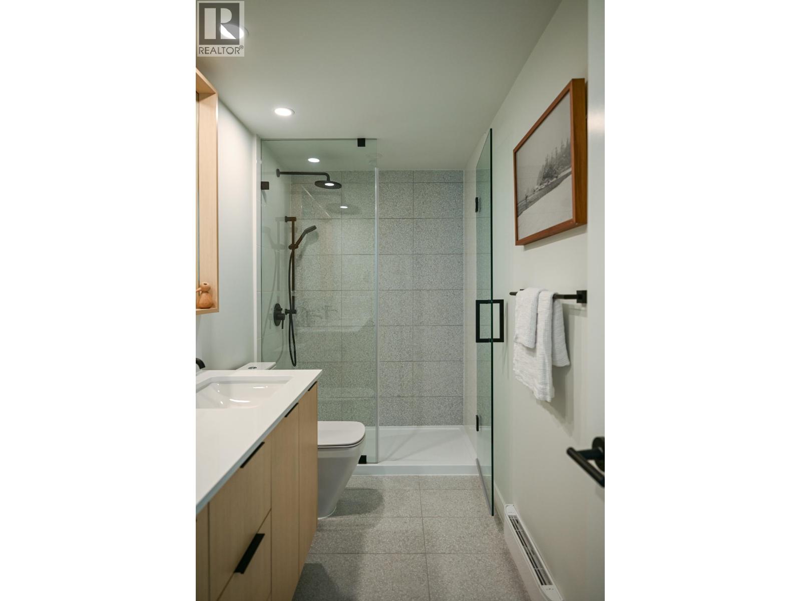 211 2045 Heritage Park Lane, North Vancouver, British Columbia  V7H 0E3 - Photo 11 - R3056736