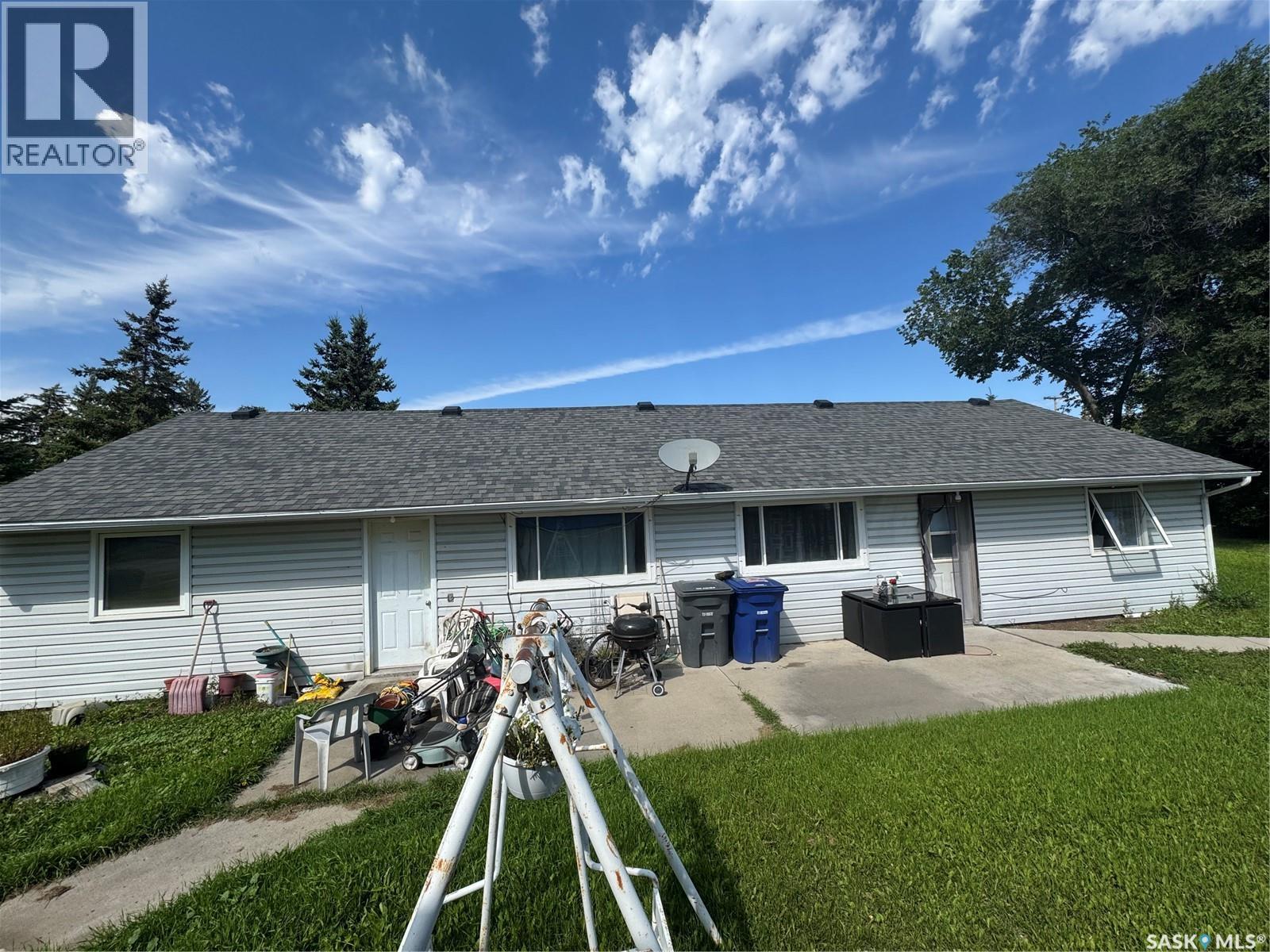 421 Mckenzie Street, Outlook, Saskatchewan  S0L 2N0 - Photo 2 - SK022315