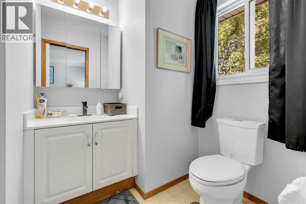 812 Diamond Court Se, Calgary, Alberta  T2J 7E2 - Photo 29 - A2247887