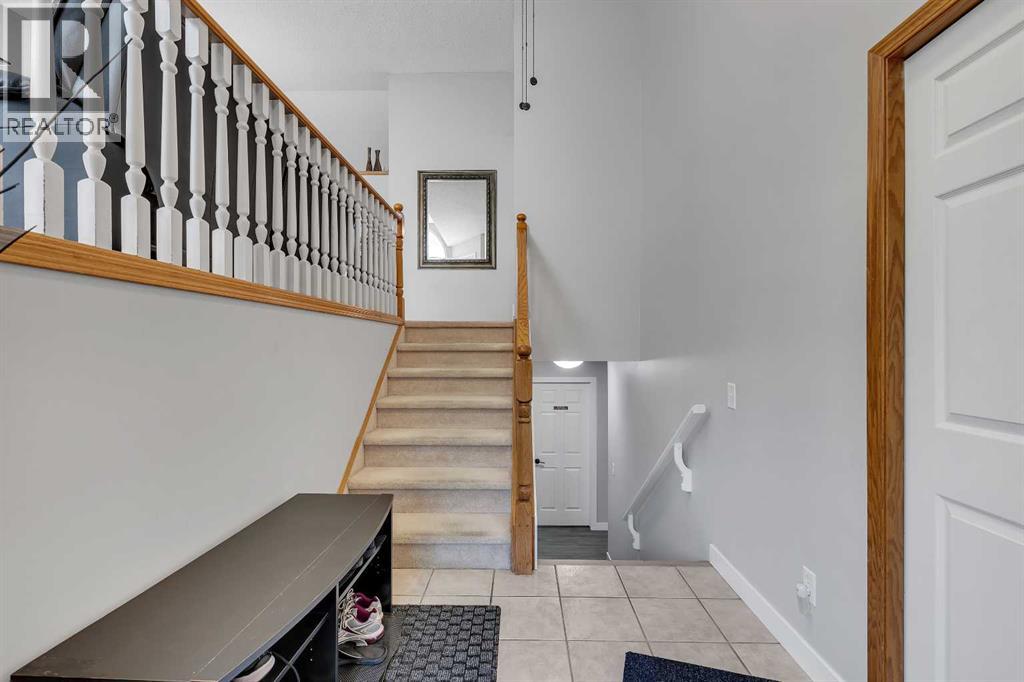 812 Diamond Court Se, Calgary, Alberta  T2J 7E2 - Photo 11 - A2247887