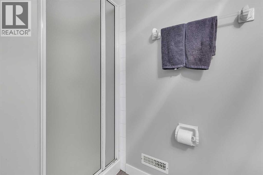 812 Diamond Court Se, Calgary, Alberta  T2J 7E2 - Photo 35 - A2247887