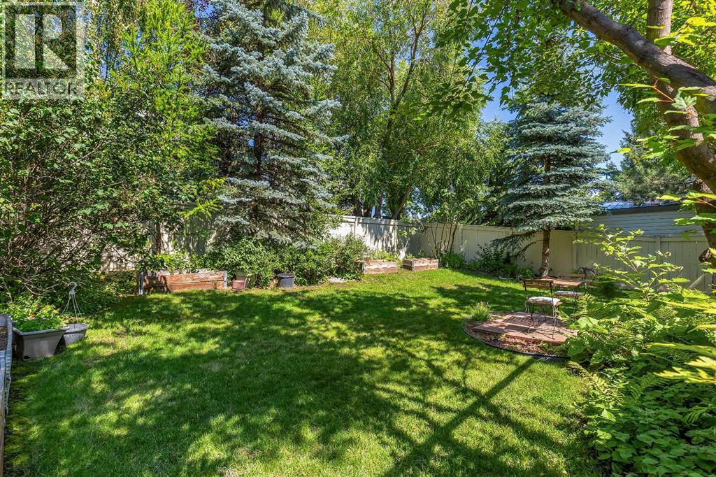 812 Diamond Court Se, Calgary, Alberta  T2J 7E2 - Photo 5 - A2247887