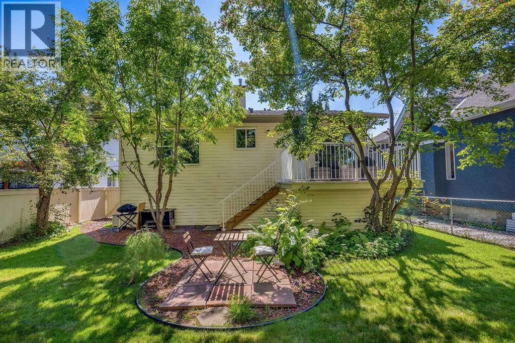 812 Diamond Court Se, Calgary, Alberta  T2J 7E2 - Photo 4 - A2247887