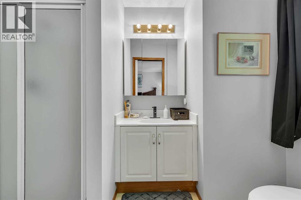 812 Diamond Court Se, Calgary, Alberta  T2J 7E2 - Photo 30 - A2247887