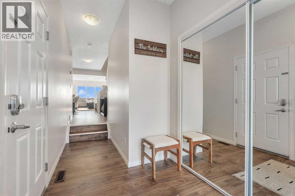 209 Hillcrest Square Sw, Airdrie, Alberta  T4B 4J1 - Photo 5 - A2266017