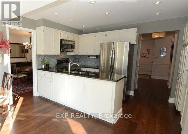 3 Ferndell Circle, Markham, Ontario  L3R 3Y7 - Photo 5 - N12505696