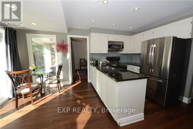 3 Ferndell Circle, Markham, Ontario  L3R 3Y7 - Photo 4 - N12505696