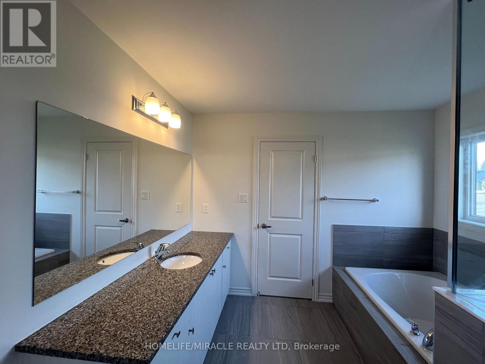 1065 Trailsview Avenue, Cobourg, Ontario  K9A 4J5 - Photo 18 - X12503692