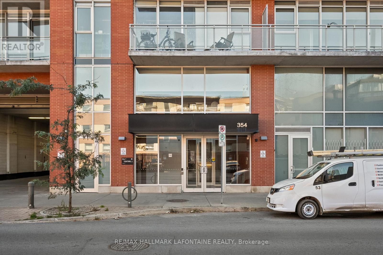 224 - 354 Gladstone Avenue, Ottawa, Ontario  K2P 0R4 - Photo 2 - X12505830