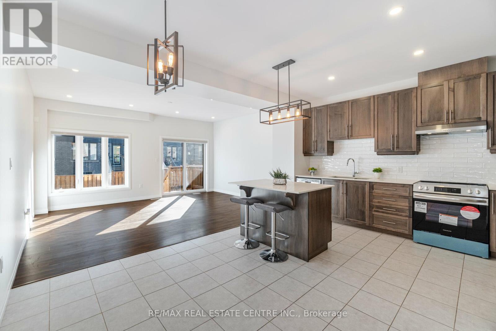 48 - 30 Times Square Boulevard, Hamilton, Ontario  L8J 0L8 - Photo 2 - X12505732