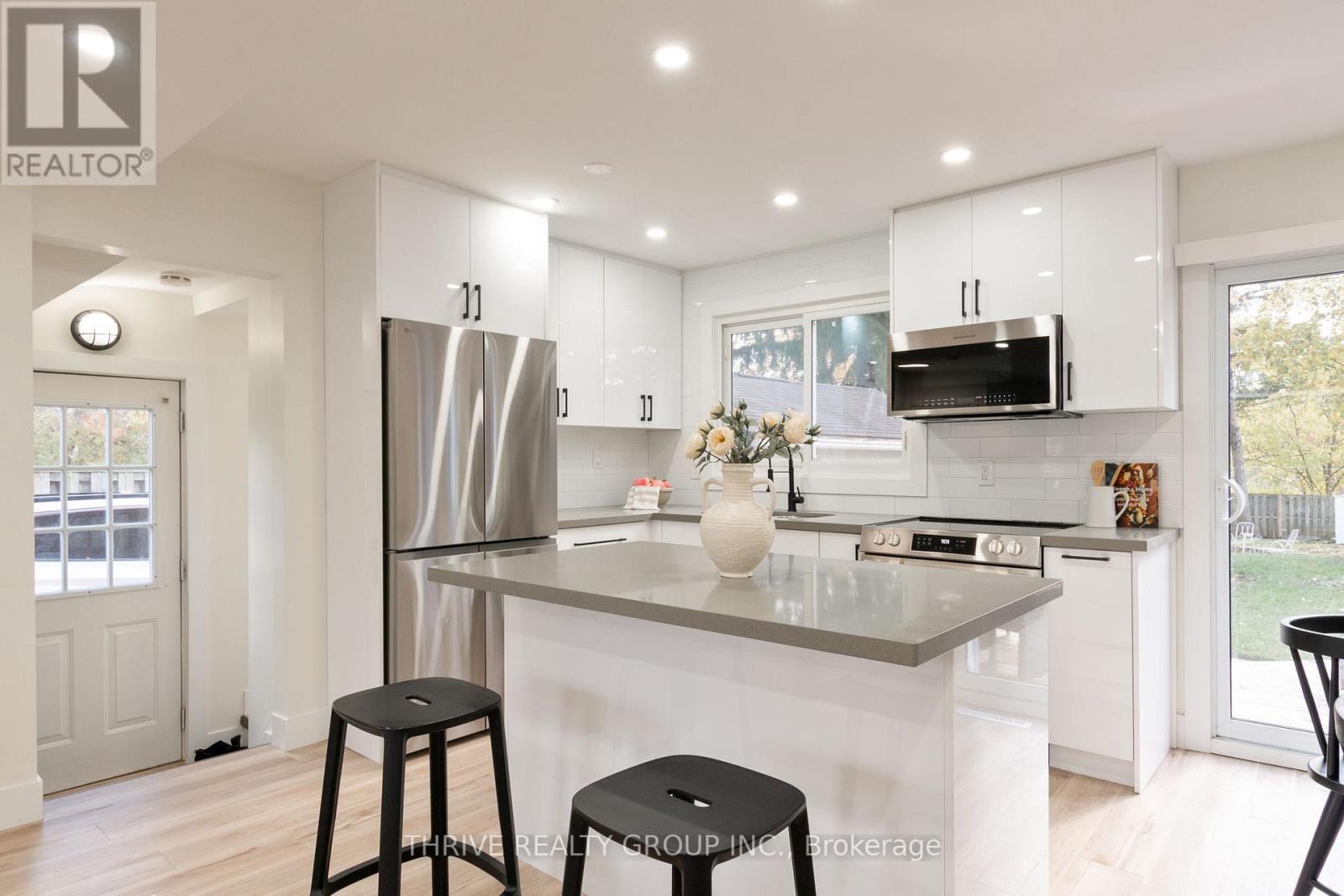 137 Pawnee Road, London East, Ontario  N5V 2T1 - Photo 5 - X12504984