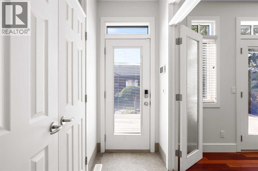 2035 Bowness Road Nw, Calgary, Alberta  T2N 3K0 - Photo 17 - A2256675