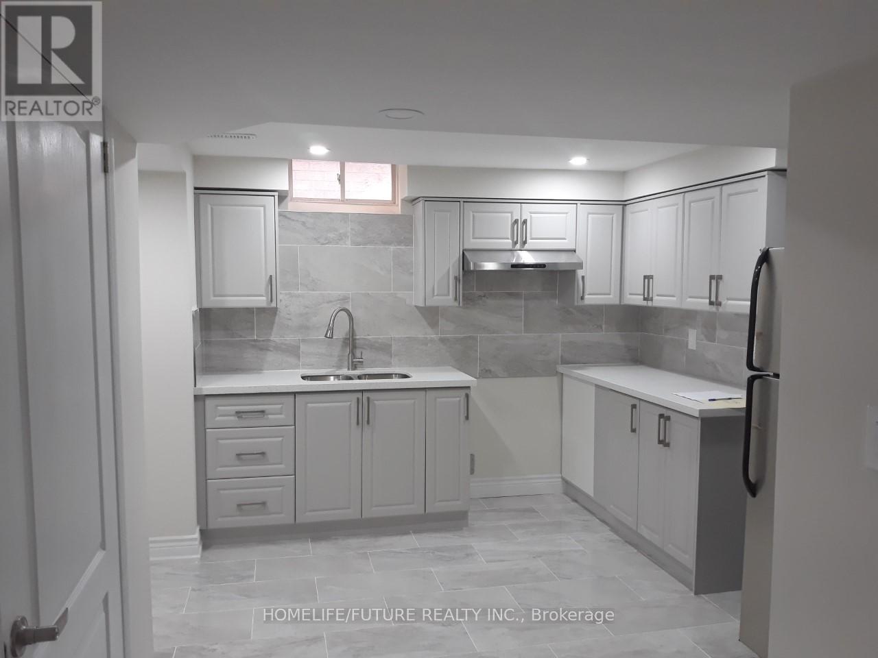 21 Eastvale Drive, Markham, Ontario  L3S 4N7 - Photo 5 - N12505802
