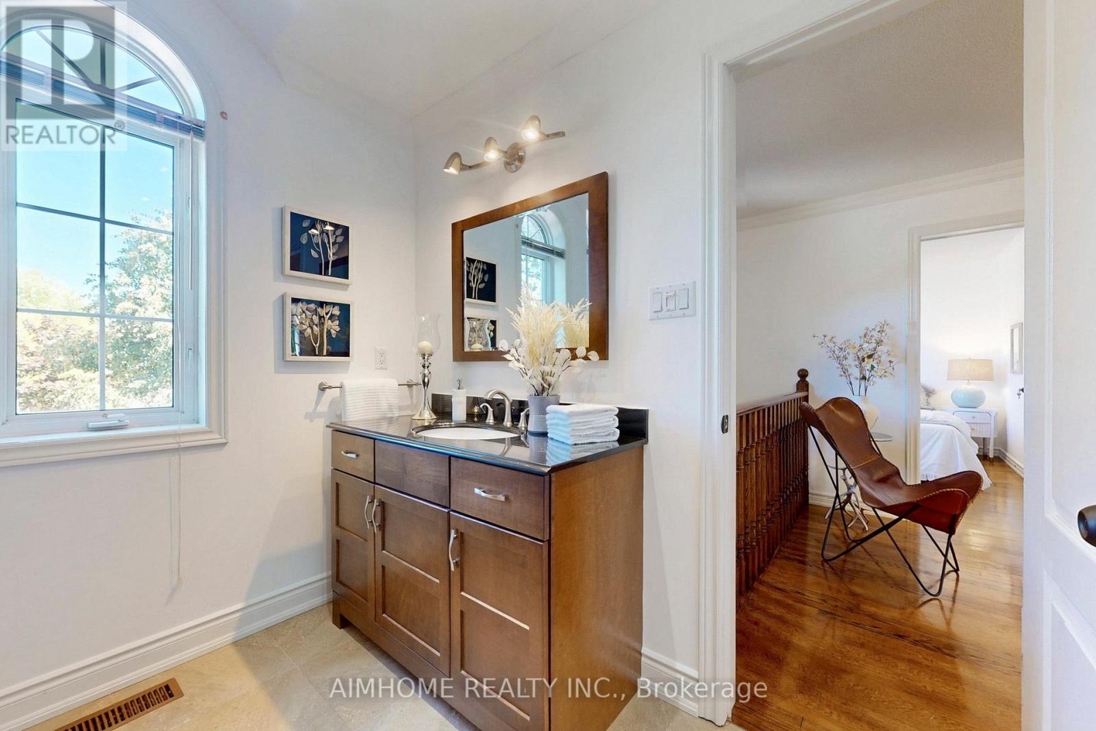 812 Foxcroft Boulevard, Newmarket, Ontario  L3X 1M8 - Photo 37 - N12505820