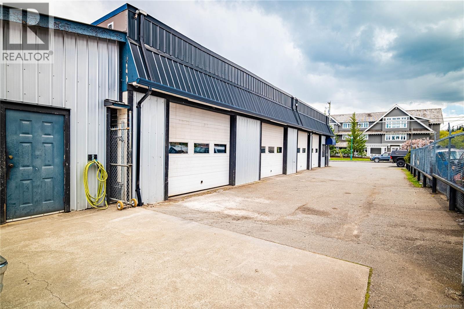 123 Fourth Ave E, Qualicum Beach, British Columbia