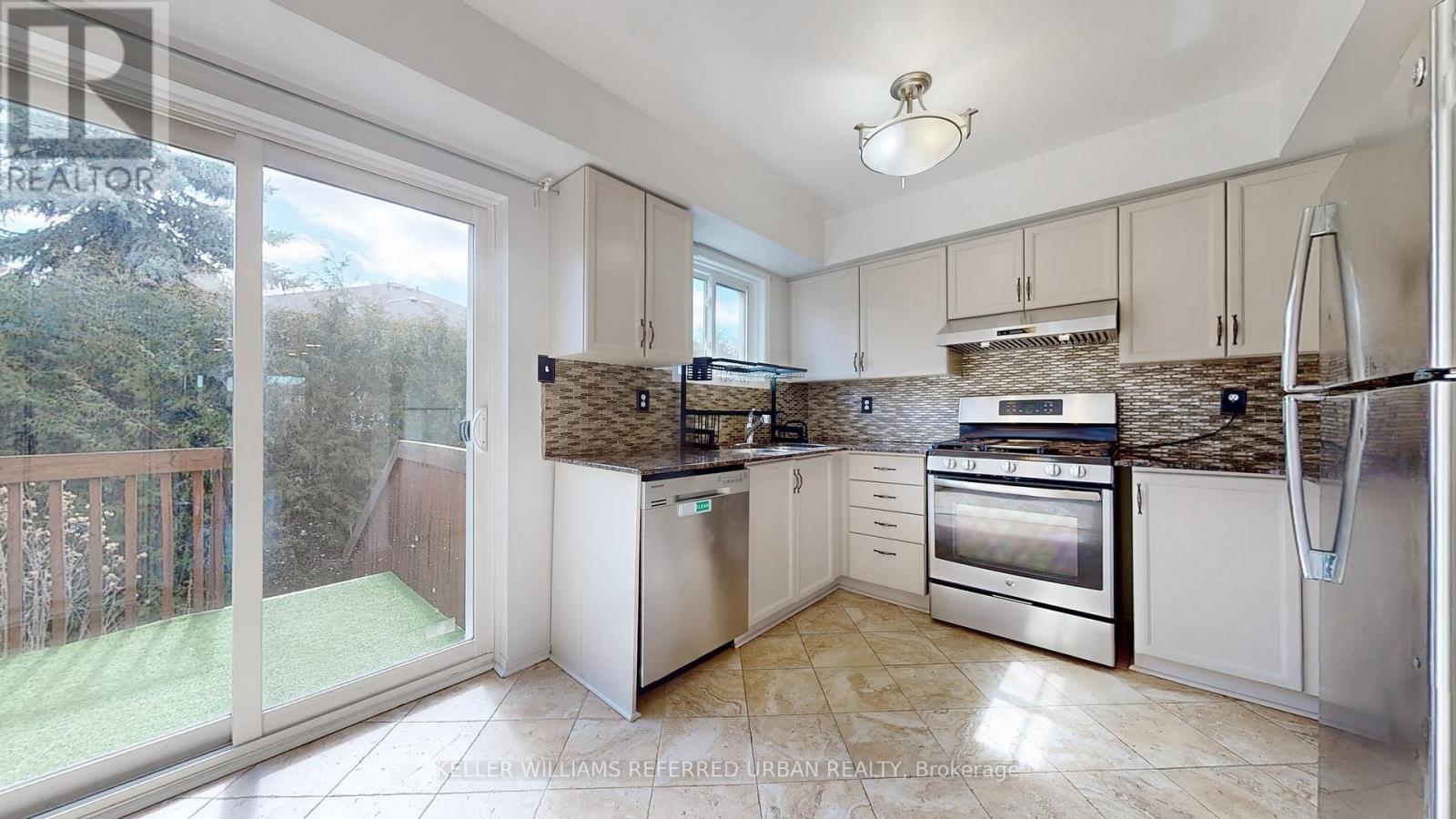 32 - 1050 Bristol Road, Mississauga, Ontario  L5V 2E8 - Photo 10 - W12433606