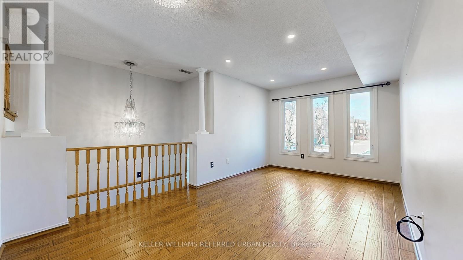 32 - 1050 Bristol Road, Mississauga, Ontario  L5V 2E8 - Photo 3 - W12433606