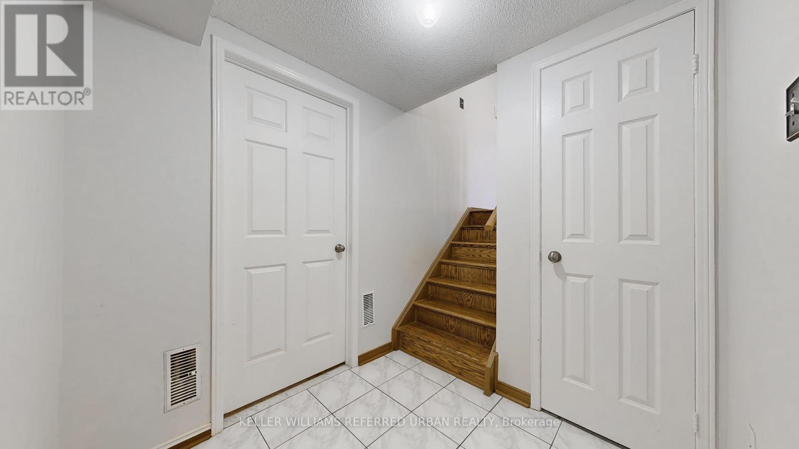 32 - 1050 Bristol Road, Mississauga, Ontario  L5V 2E8 - Photo 39 - W12433606