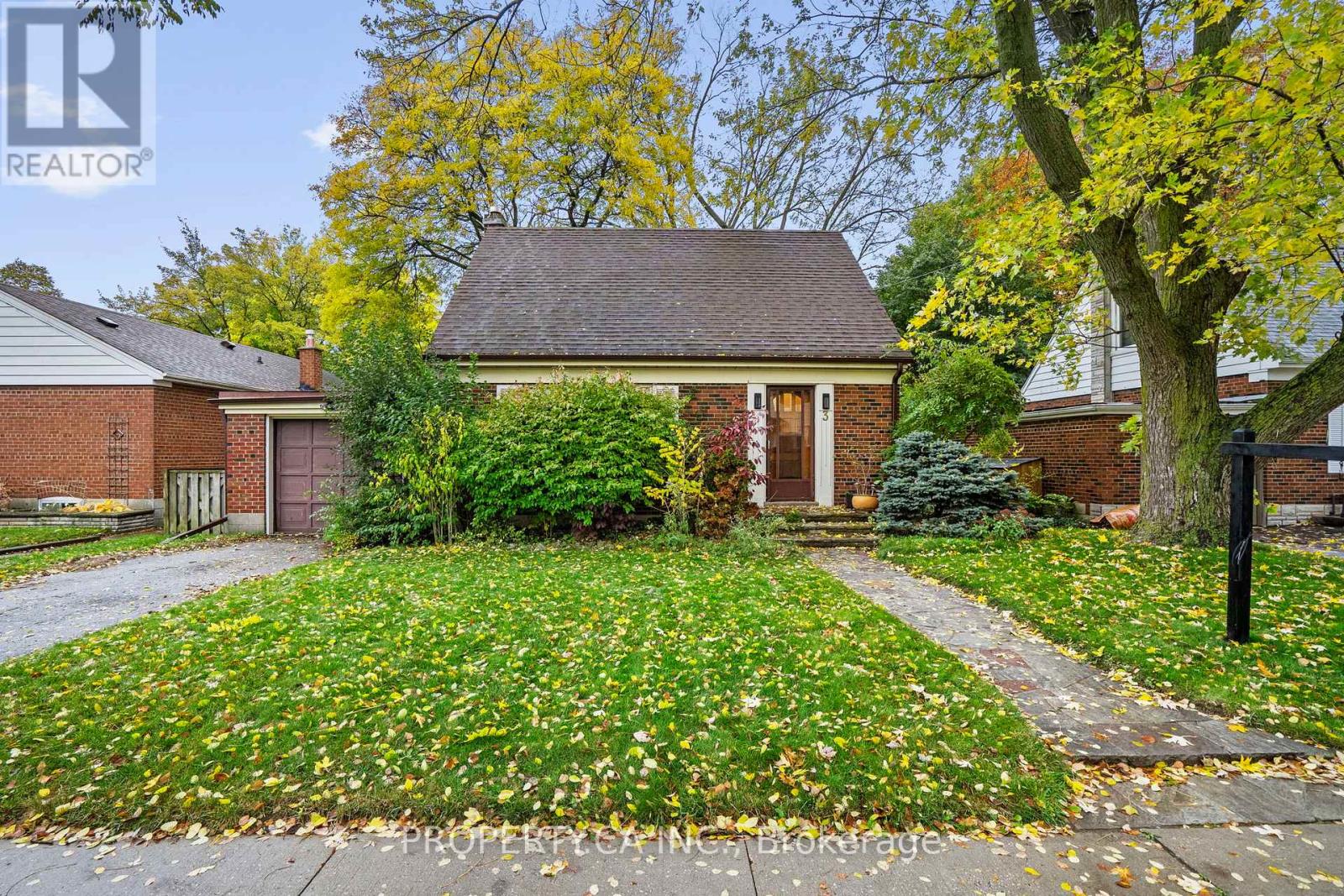 3 AMBLESIDE AVENUE, toronto (stonegate-queensway), Ontario