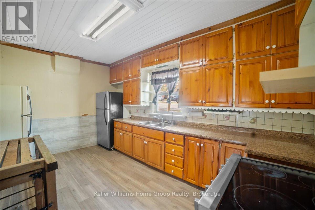 33 Mill Street, Woolwich, Ontario  N3B 2K5 - Photo 8 - X12505838