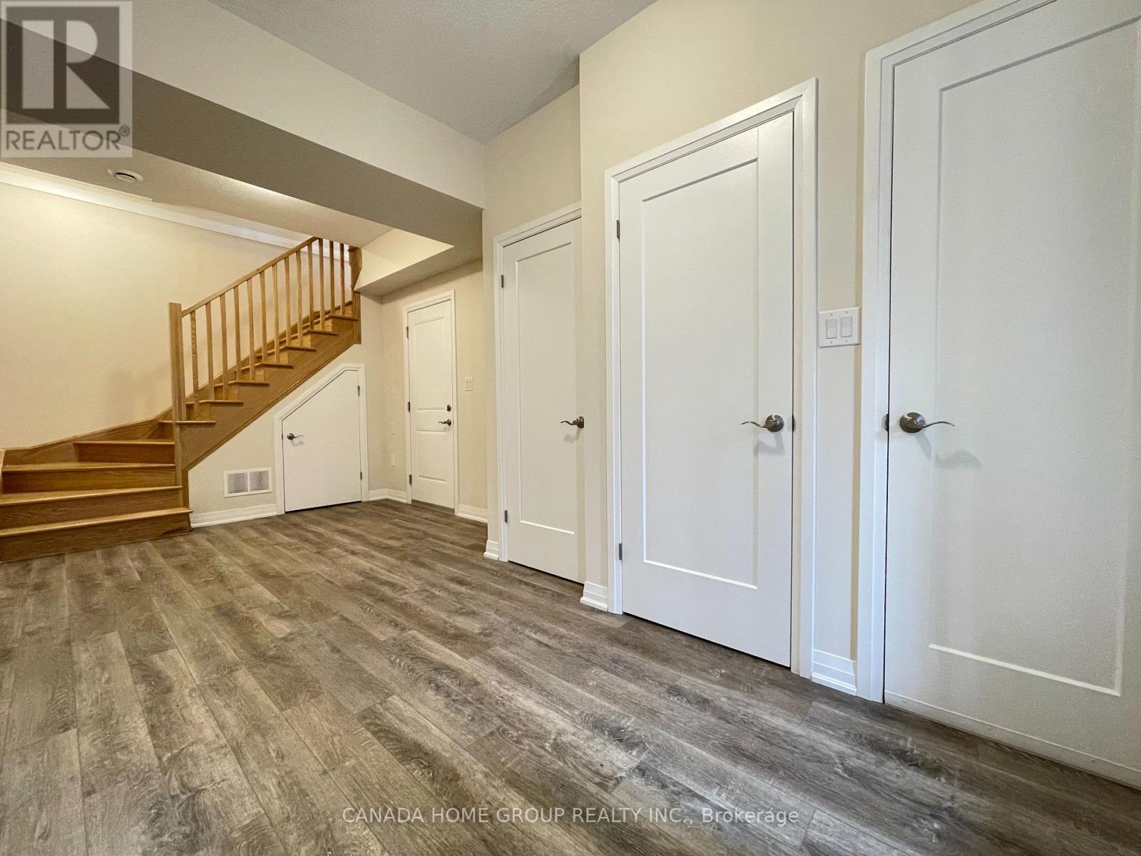 33 Laguna Village Crescent, Hamilton, Ontario  L0R 1P0 - Photo 2 - X12505774