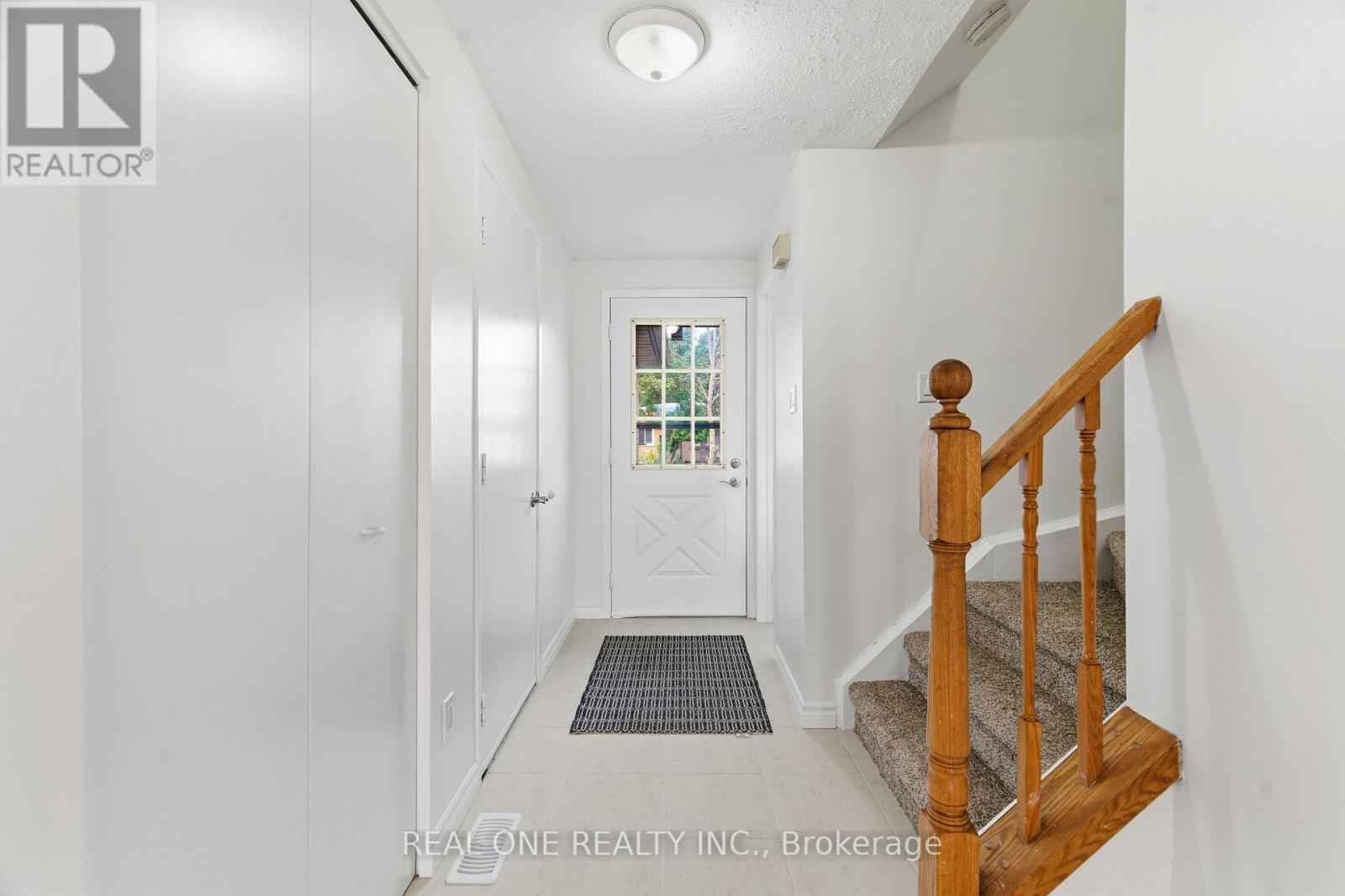 51 Koch Drive, Guelph, Ontario  N1G 4G7 - Photo 3 - X12505806