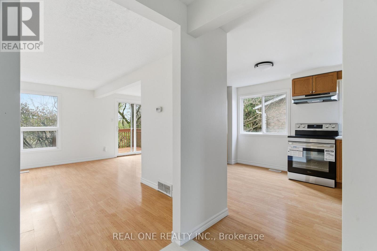 51 Koch Drive, Guelph, Ontario  N1G 4G7 - Photo 5 - X12505806