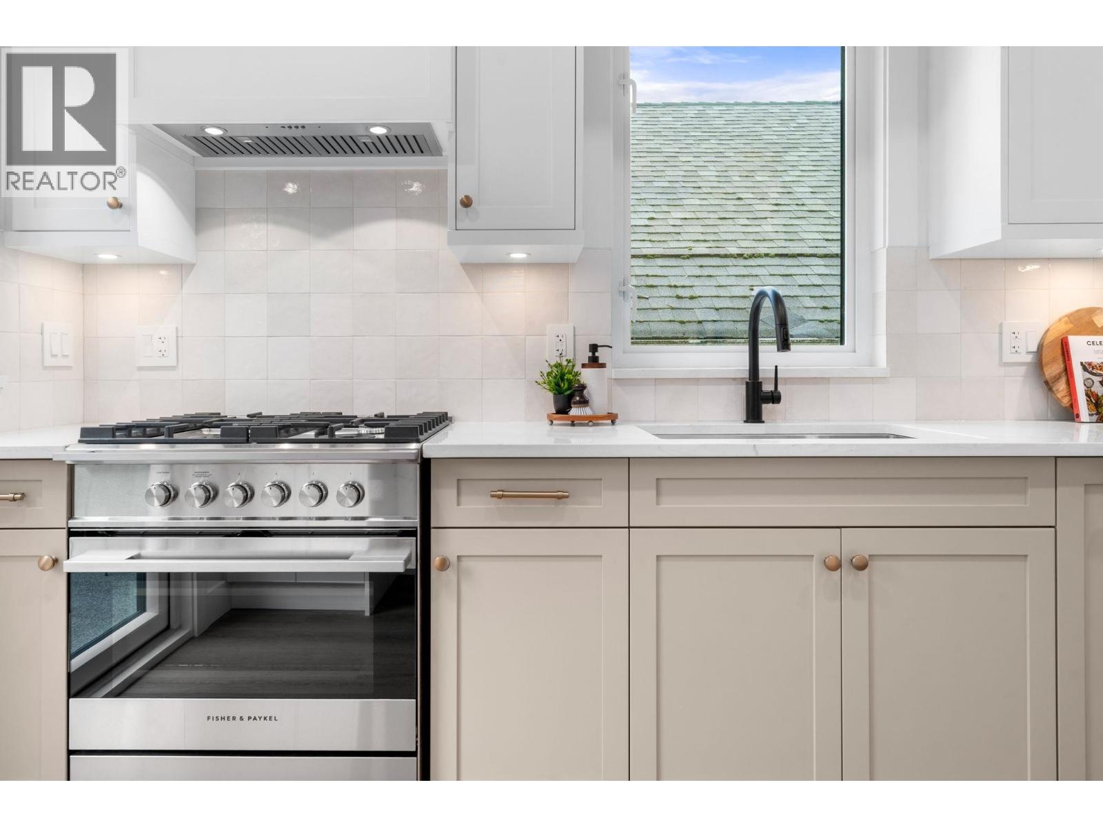 2528 Mcgill Street, Vancouver, British Columbia  V5K 1H1 - Photo 12 - R3063931