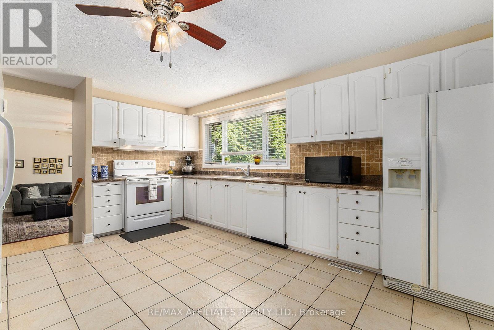 23 Sioux Crescent, Ottawa, Ontario  K2H 7E4 - Photo 12 - X12505864