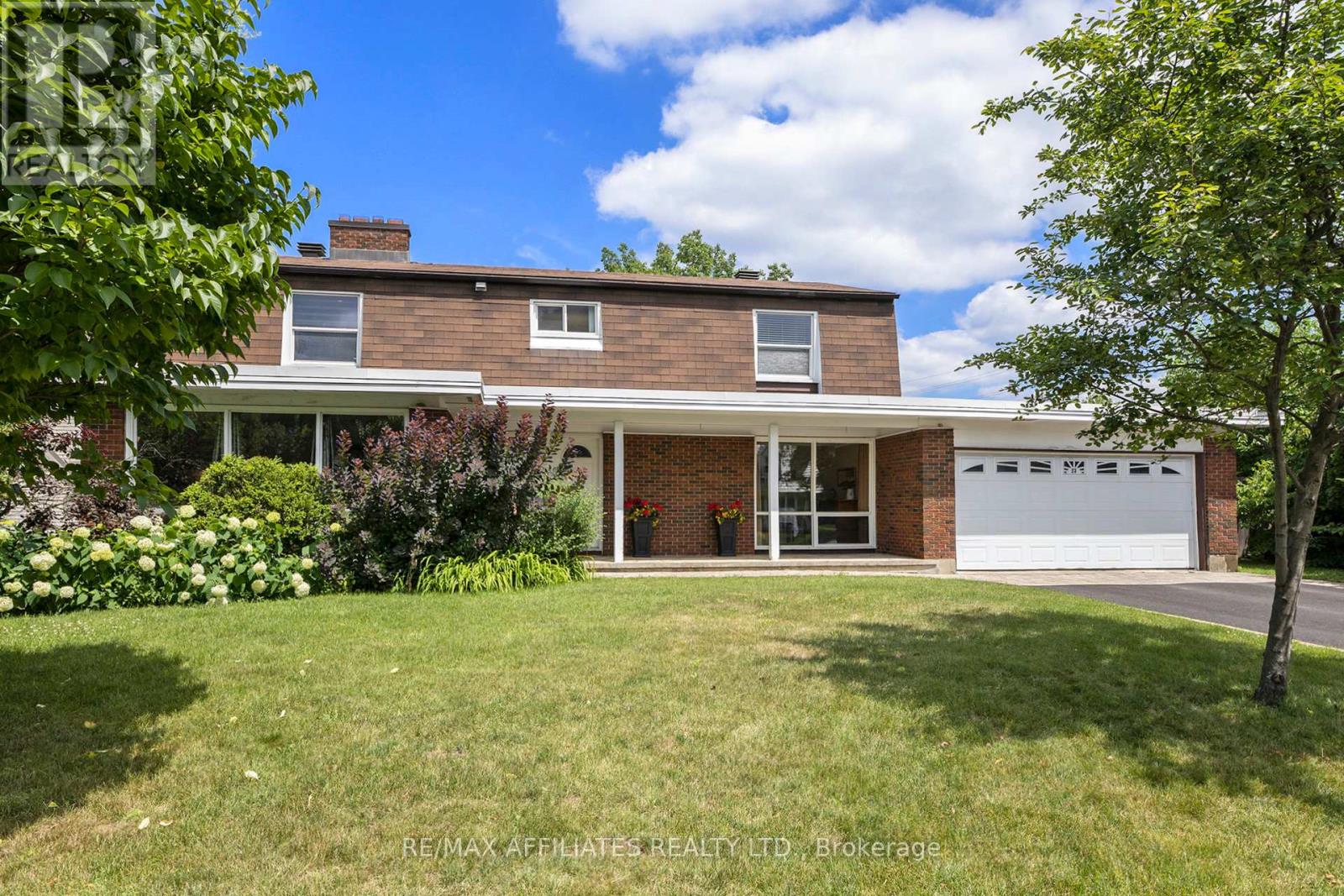 23 Sioux Crescent, Ottawa, Ontario  K2H 7E4 - Photo 2 - X12505864