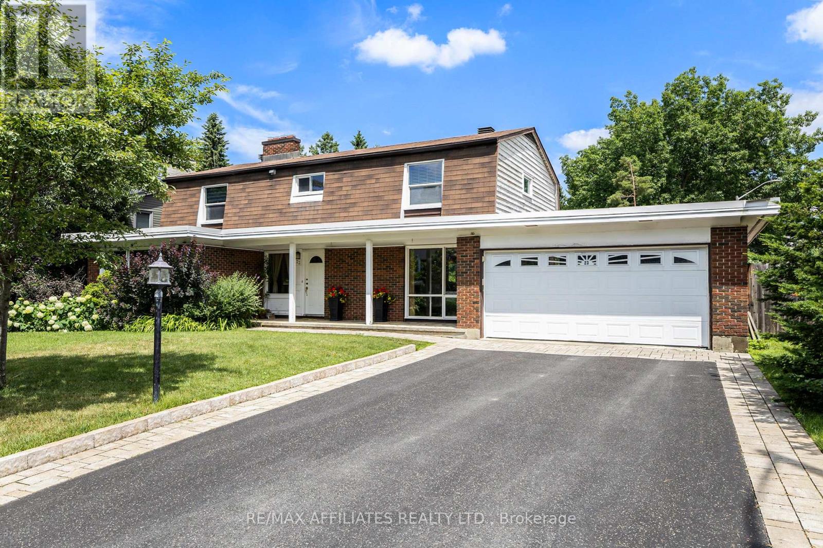 23 Sioux Crescent, Ottawa, Ontario  K2H 7E4 - Photo 3 - X12505864