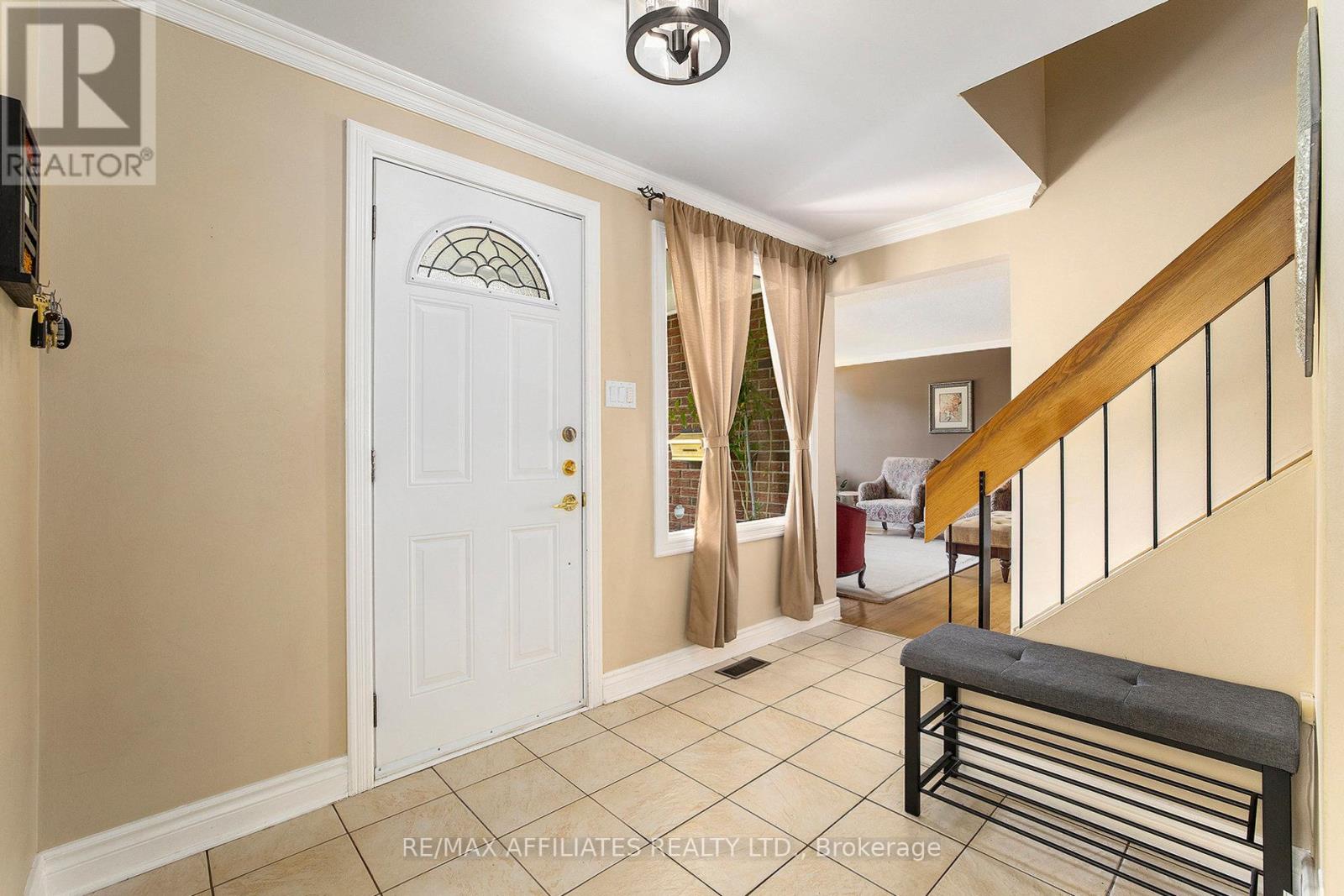 23 Sioux Crescent, Ottawa, Ontario  K2H 7E4 - Photo 4 - X12505864