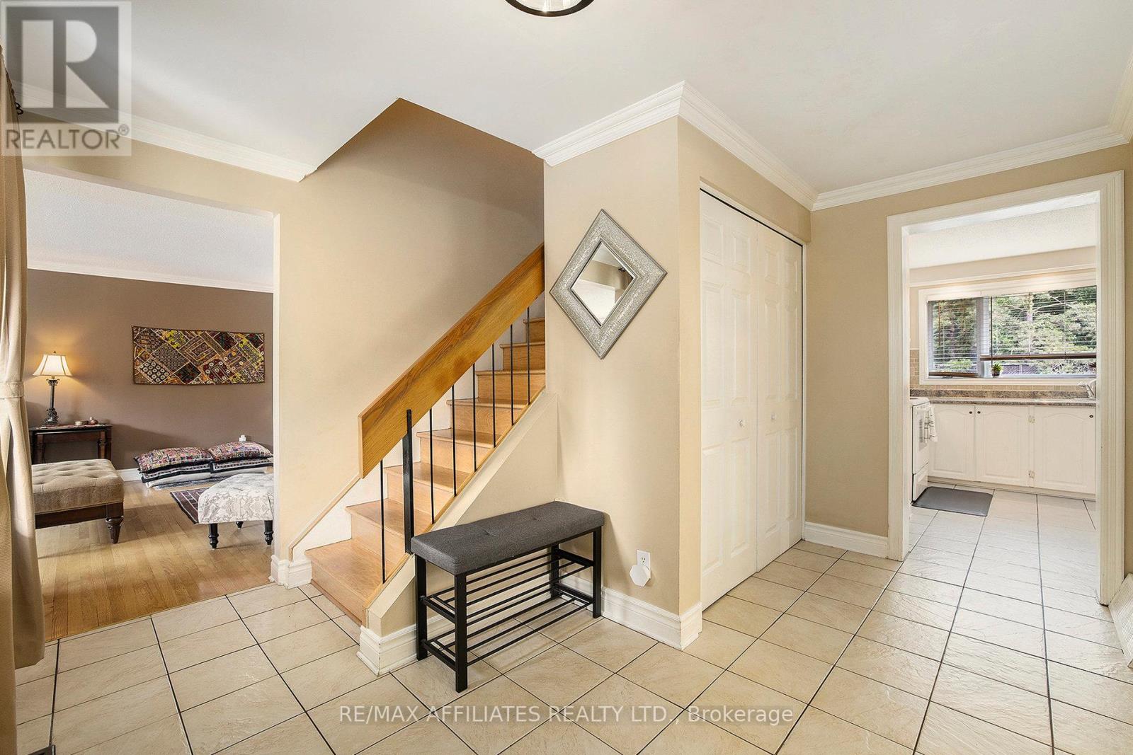 23 Sioux Crescent, Ottawa, Ontario  K2H 7E4 - Photo 5 - X12505864