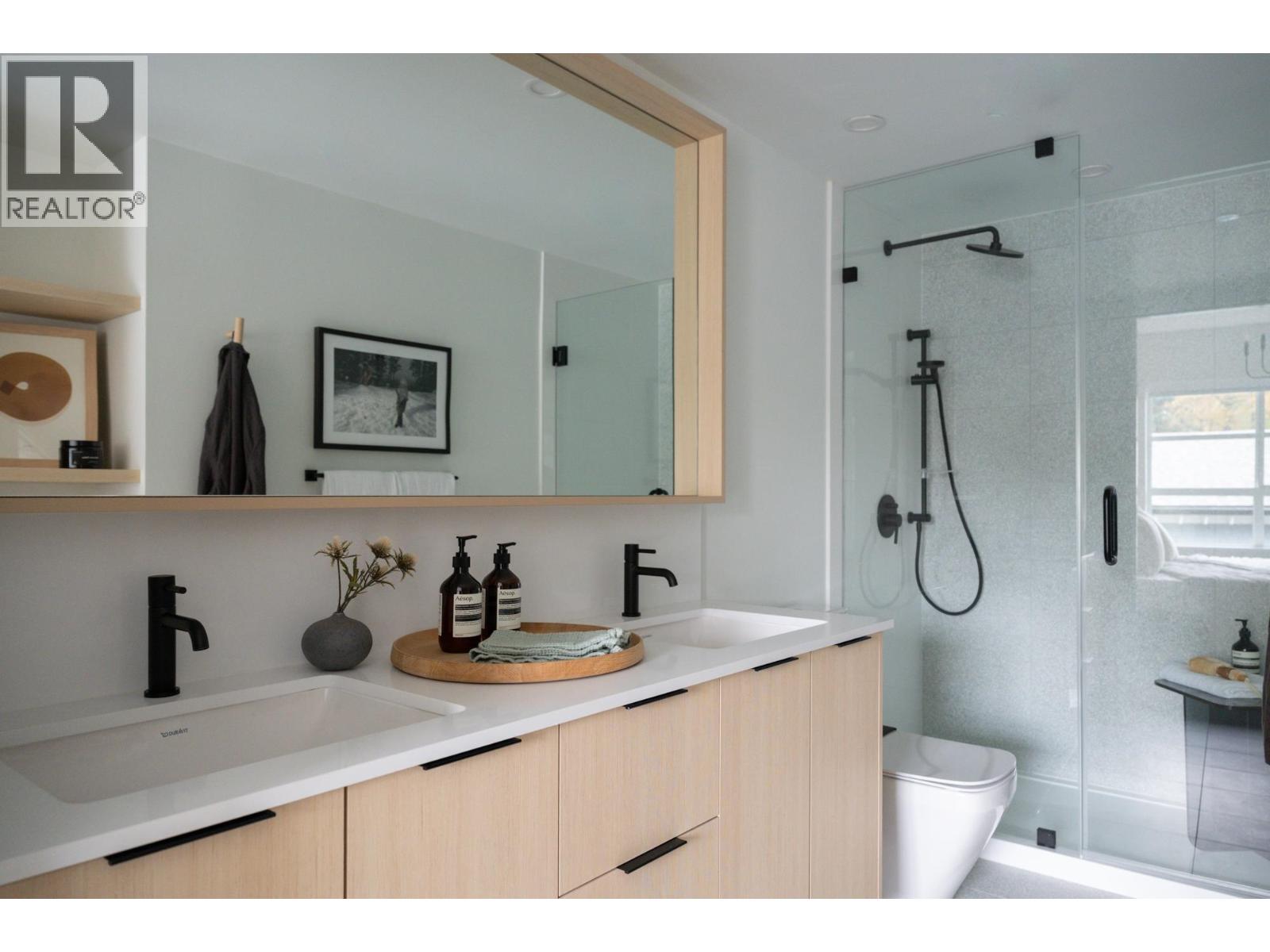 216 2045 Heritage Park Lane, North Vancouver, British Columbia  V7H 0E3 - Photo 16 - R3064404