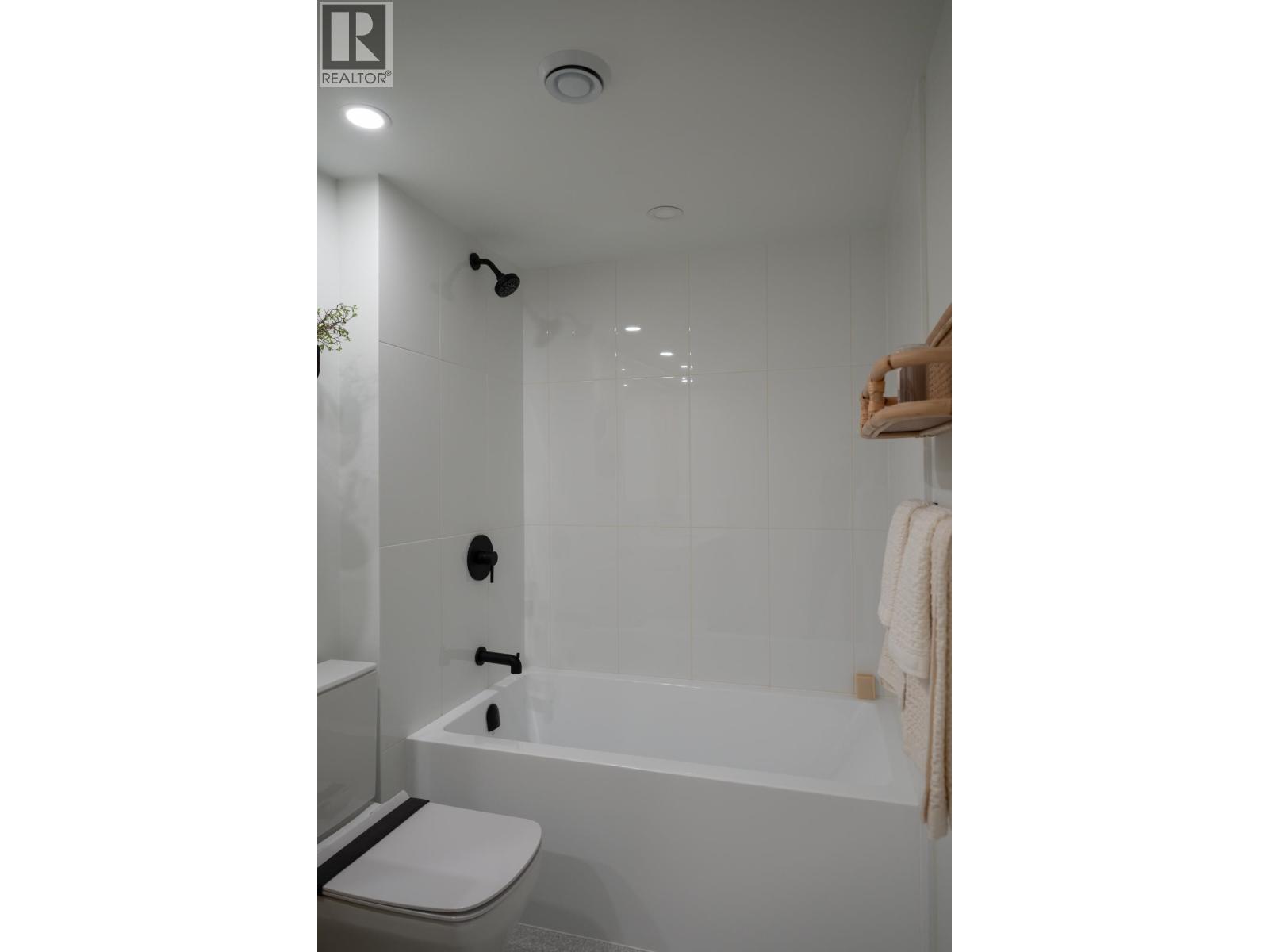 216 2045 Heritage Park Lane, North Vancouver, British Columbia  V7H 0E3 - Photo 23 - R3064404