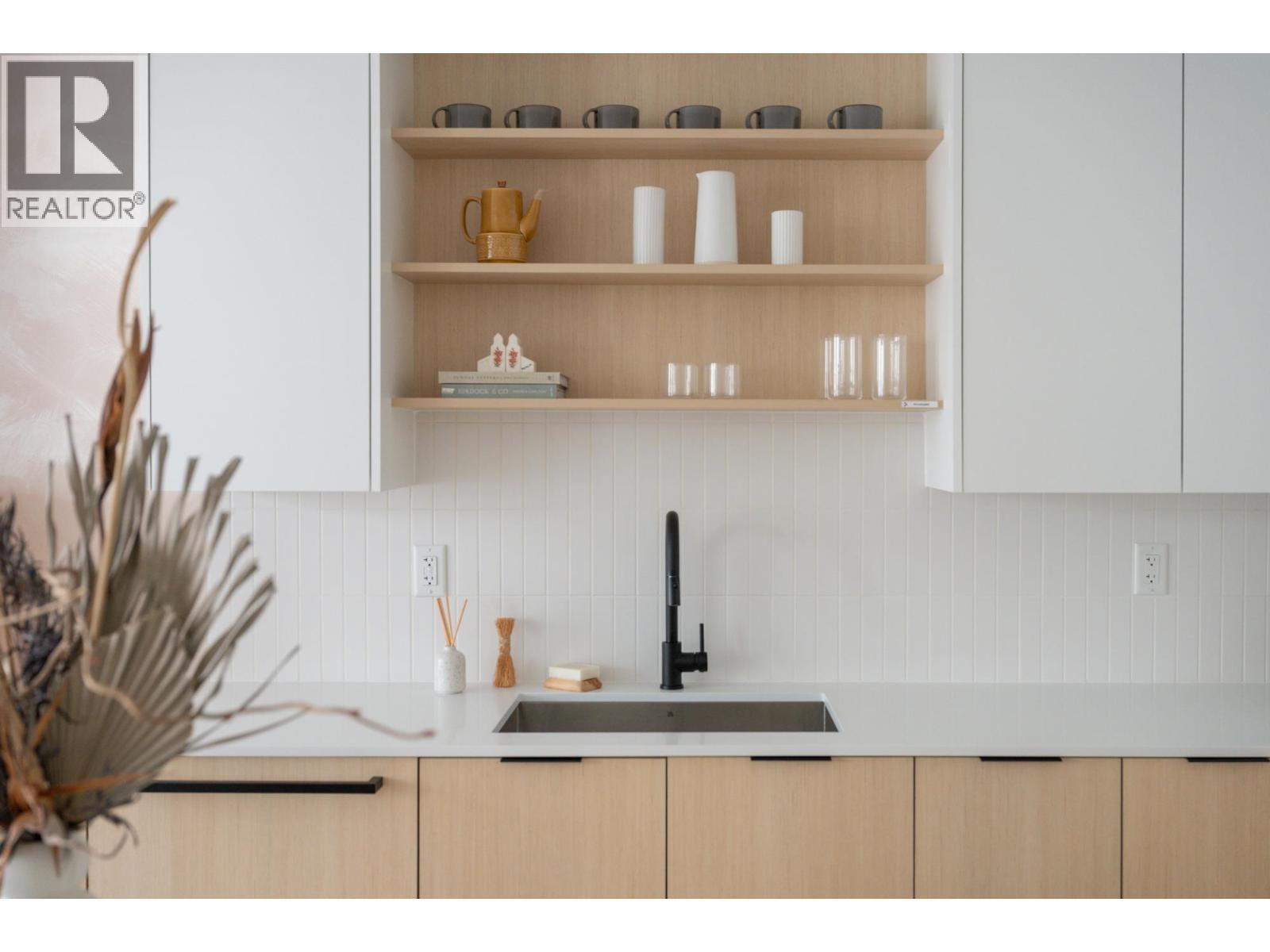 216 2045 Heritage Park Lane, North Vancouver, British Columbia  V7H 0E3 - Photo 3 - R3064404