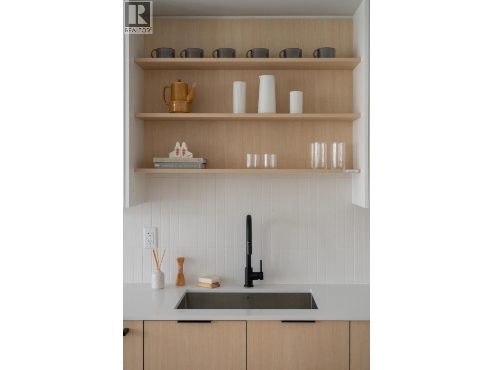 216 2045 Heritage Park Lane, North Vancouver, British Columbia  V7H 0E3 - Photo 6 - R3064404