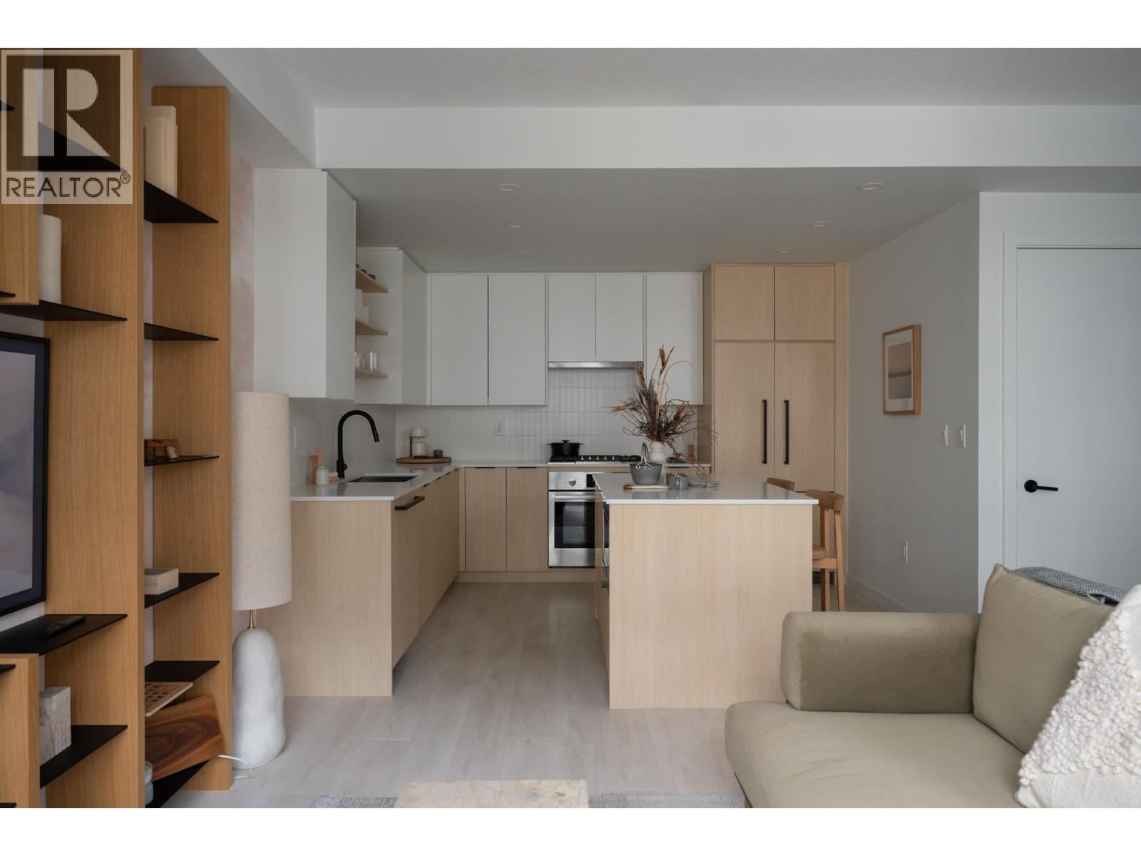 216 2045 Heritage Park Lane, North Vancouver, British Columbia  V7H 0E3 - Photo 7 - R3064404