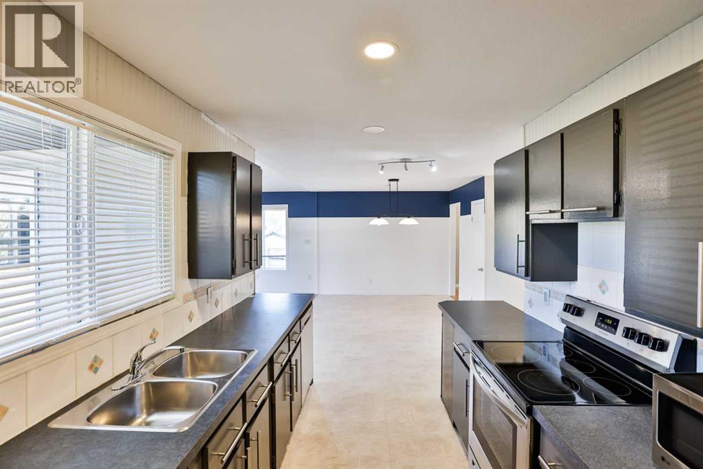 41 W 300 N, Raymond, Alberta  T0K 2S0 - Photo 12 - A2259384