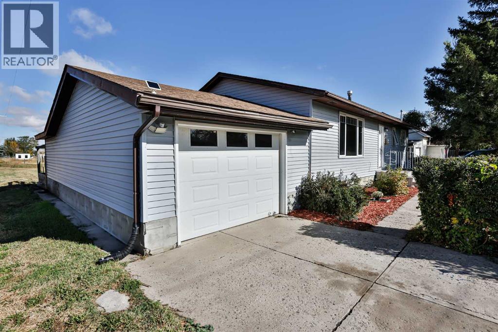 41 W 300 N, Raymond, Alberta  T0K 2S0 - Photo 2 - A2259384