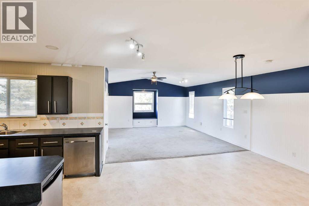 41 W 300 N, Raymond, Alberta  T0K 2S0 - Photo 7 - A2259384