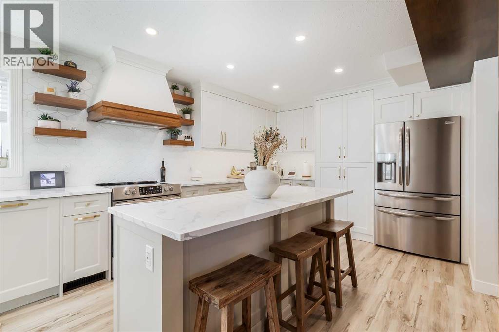 127 Canoe Place Sw, Airdrie, Alberta  T4B 2L5 - Photo 4 - A2259815