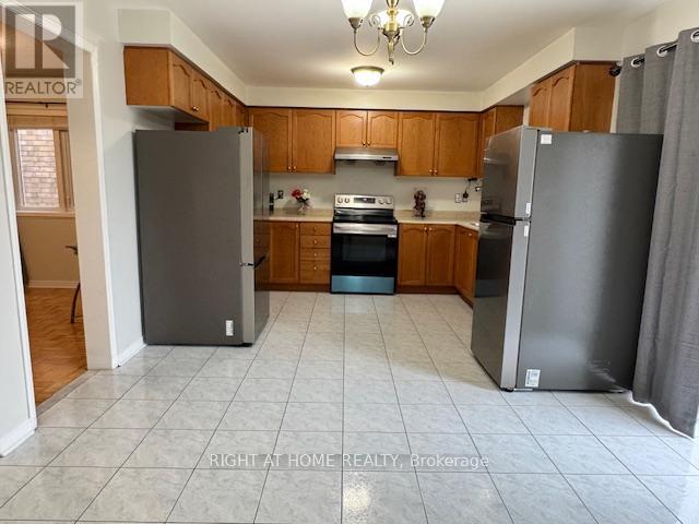 39 Treasure Drive, Brampton, Ontario  L7A 3L7 - Photo 11 - W12461292