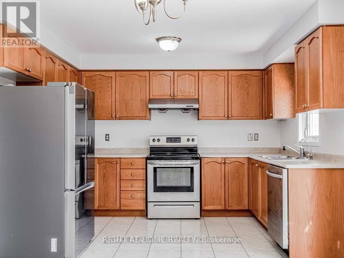 39 Treasure Drive, Brampton, Ontario  L7A 3L7 - Photo 13 - W12461292