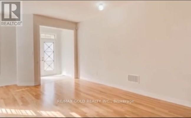 24 Lloyd Crescent, Brampton, Ontario  L6Y 0G8 - Photo 4 - W12503228