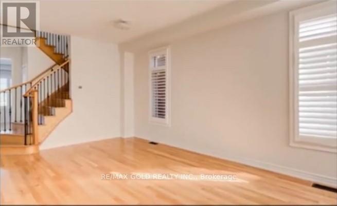 24 Lloyd Crescent, Brampton, Ontario  L6Y 0G8 - Photo 5 - W12503228