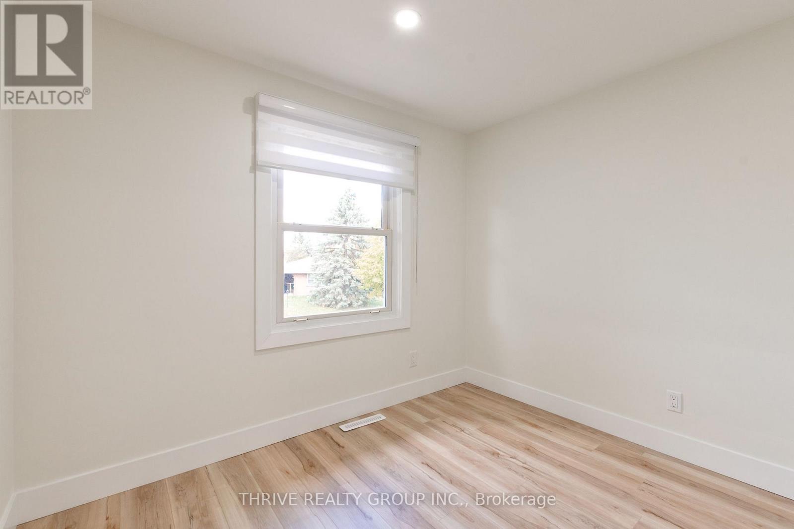 137 Pawnee Road, London East, Ontario  N5V 2T1 - Photo 12 - X12504984